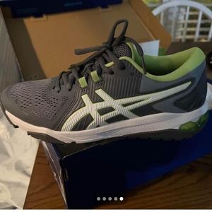 Brand new women’s golf shoes, size 7 1/2